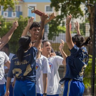 Felicidades a nuestras chicas de 6to de secundaria, las campeonas de nuestro Intramuro de Voleibol femenino. Tremendo trabajo en equipo! 🎉